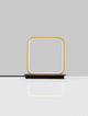 Imar LED Tischleuchte 3200K Schwarz, Gold auf einem Tisch mit reflektierender Oberfläche.