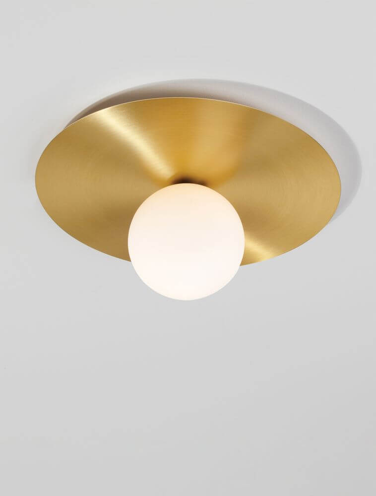 Indigo Deckenleuchte Gold, Weiß mit minimalistischem Design und glamourösem Gold-Unterton.