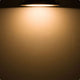 Indirektes Einbau-LED-Panel strahlt warmes Licht auf eine Wand, ideal für moderne Beleuchtung im Wohnraum.