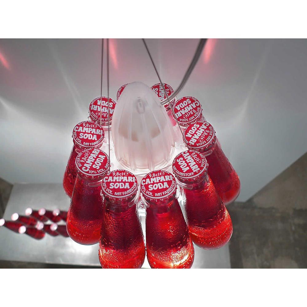 Ingo Maurer Hängelampe Campari Light mit abnehmbaren Campari-Soda-Flaschen in Sonderlänge 400cm.