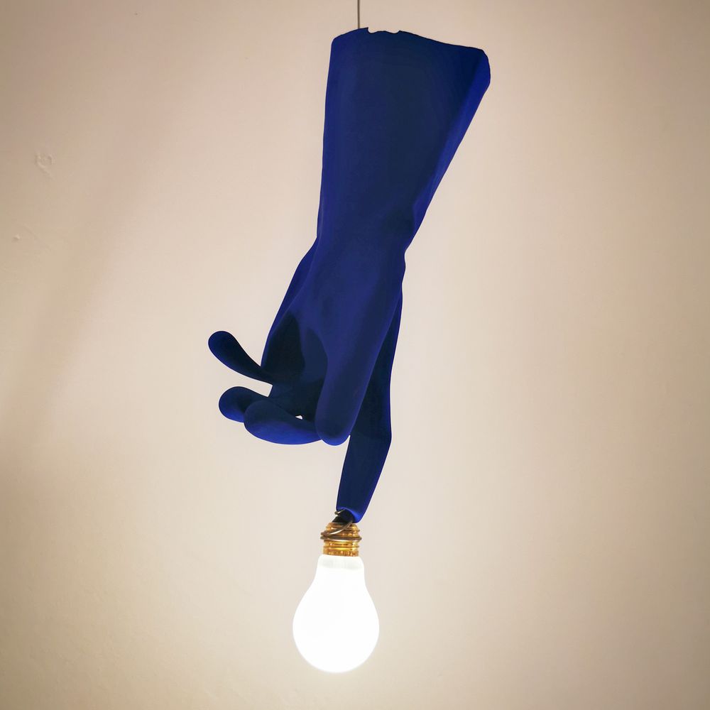 Ingo Maurer LED Lampe à suspendre Blue Luzy Gant en caoutchouc