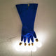 Blauer Gummihandschuh mit Glühbirnen an den Fingerspitzen, designed von Ingo Maurer, einzigartige Wandlampe Luzy On The Wall.