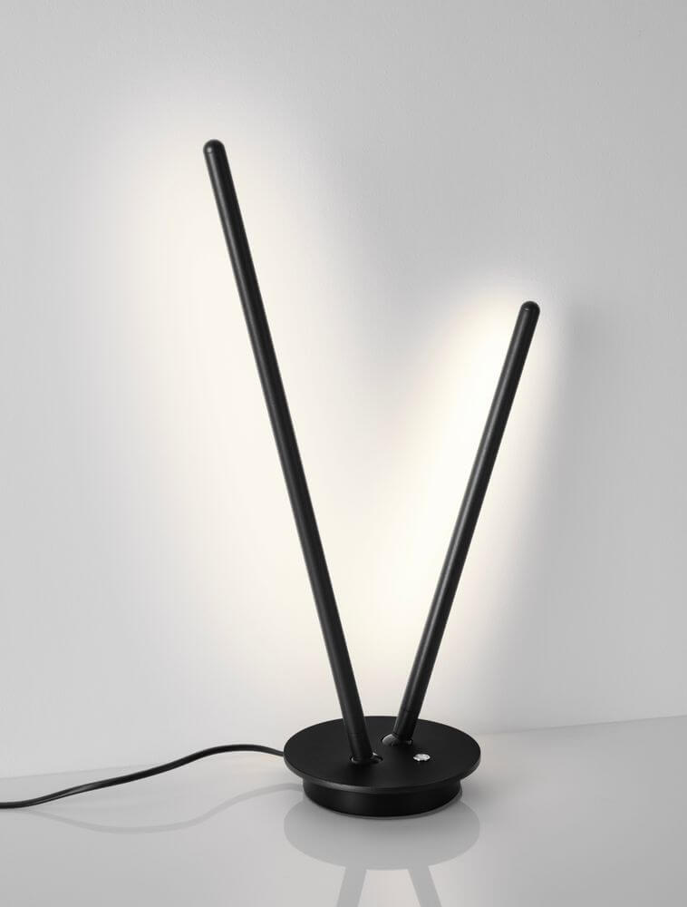 Intec LED Tischleuchte 2-flammig Ø 15cm 3000K in modernem Design mit zwei Lampenstäben.