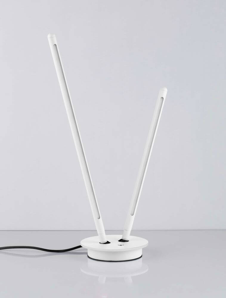 Intec LED Tischleuchte 2-flammig Ø 15cm 3000K in modernem Design auf einem Tisch.