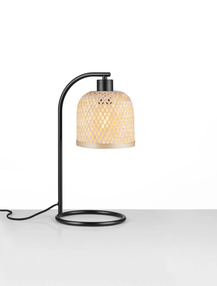 Intra Tischleuchte Natur, Schwarz mit Bambusschirm und filigranem Metallfuß in modernem Design.