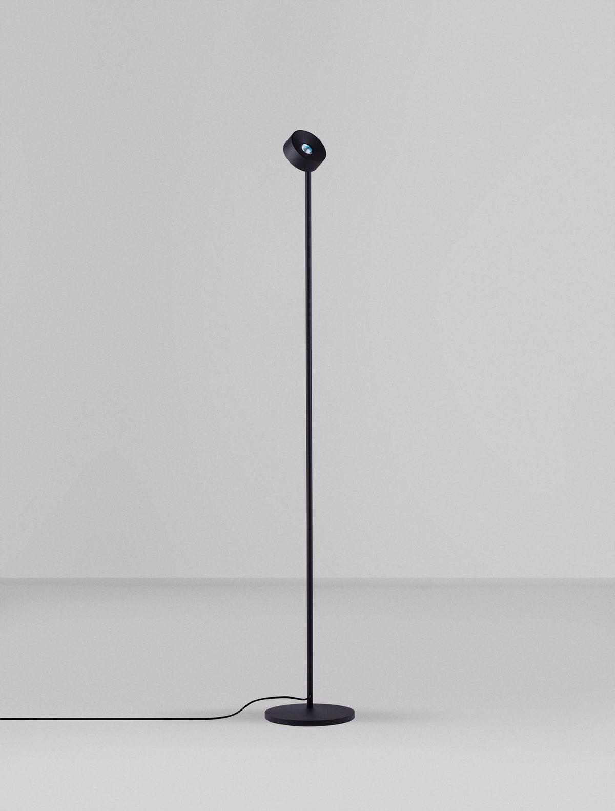 Irida Stehlampe 3000K Schwarz (3)