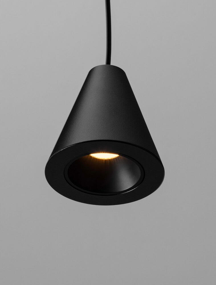 Irmos Pendelleuchte Ø 6cm 3000K in elegantem Schwarz, ideal für einen modernen Wohnraum.