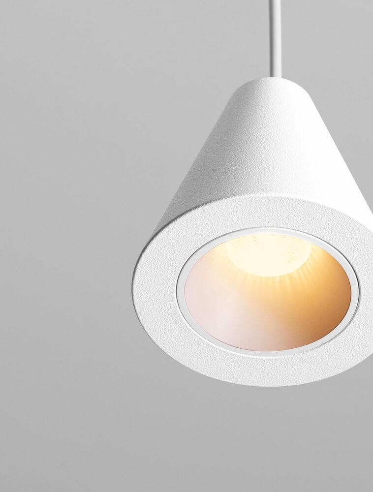 Irmos Pendelleuchte Ø 6cm 3000K im minimalistischen Design mit warmem Licht.