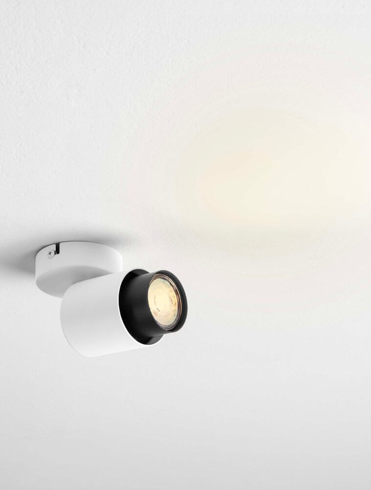 Ison Deckenleuchte GU10 Ø 15cm in modernem Design mit weißem und schwarzem Farbkontrast.