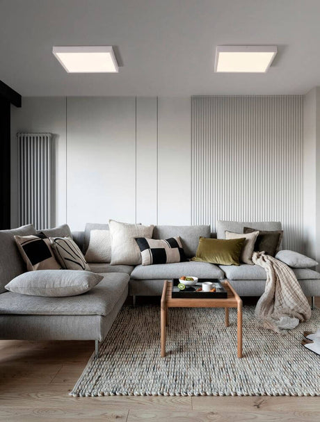 Plafonnier Itos LED 3000K dans un salon moderne au design minimaliste.