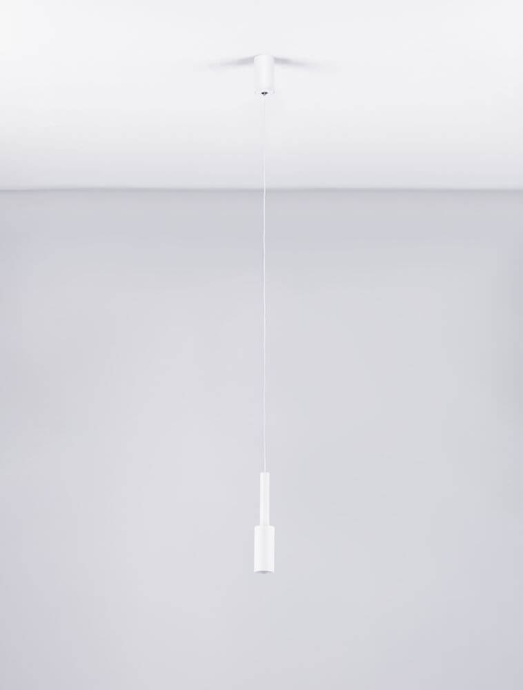 Joy LED Pendelleuchte Ø 4cm 3000K in schlichter, minimalistischer Ausführung an einer weißen Decke.