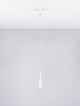 Joy LED Pendelleuchte Ø 4cm 3000K in schlichter, minimalistischer Ausführung an einer weißen Decke.