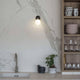 Joy LED Wandlampe Opalglas an einer modernen Küchenwand, elegant mit Opalglasschirm.