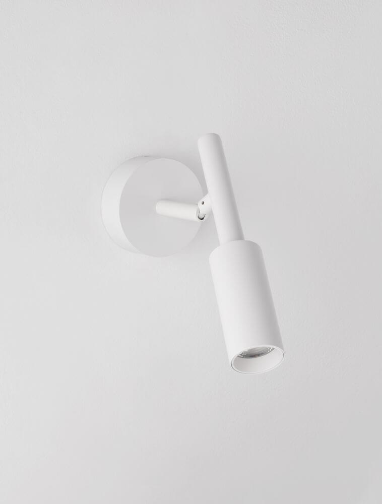 Joy LED Wandleuchte 3000K in modernem Design mit weißem Metallkörper.