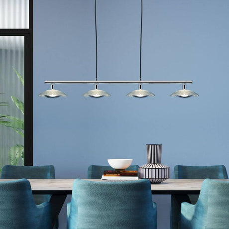 Hängeleuchte Ufo Dining Quattro über einem modernen Esstisch in einem stilvollen Raum.