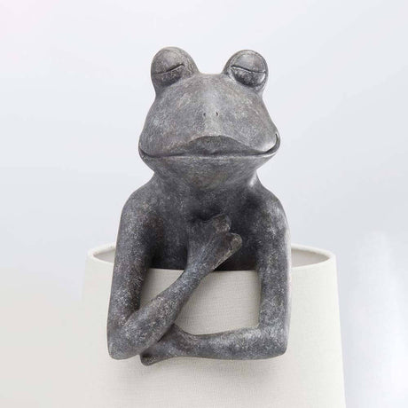 Tischleuchte Animal Frog Grau, süße Froschskulptur mit hochwertigem Leinen-Schirm, charmante Tischleuchte.