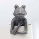 Tischleuchte Animal Frog Grau, süße Froschskulptur mit hochwertigem Leinen-Schirm, charmante Tischleuchte.