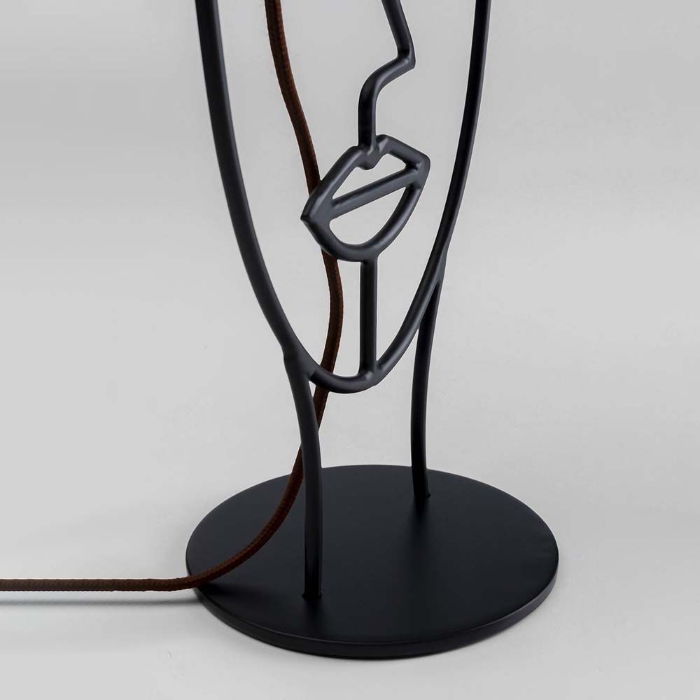 Tischleuchte Face Wire Nature mit modernem Design, freundlichem Gesicht und stilvollen Linien für jeden Wohnstil.