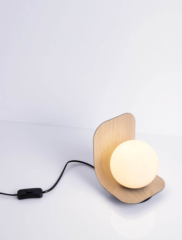 Moderne Kamen Tischleuchte E14 Ø 14cm mit Holzbasis und indirekter Beleuchtung.