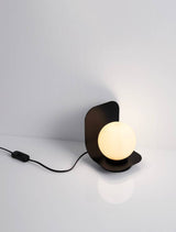 Kamen Tischleuchte E14 mit rundem Design und schwarzem Gestell, Ø 14cm, ideal für moderne Innenräume.