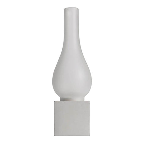 Karman Amarcord væglampe med elegant form og matteret glasdesign på træfod.