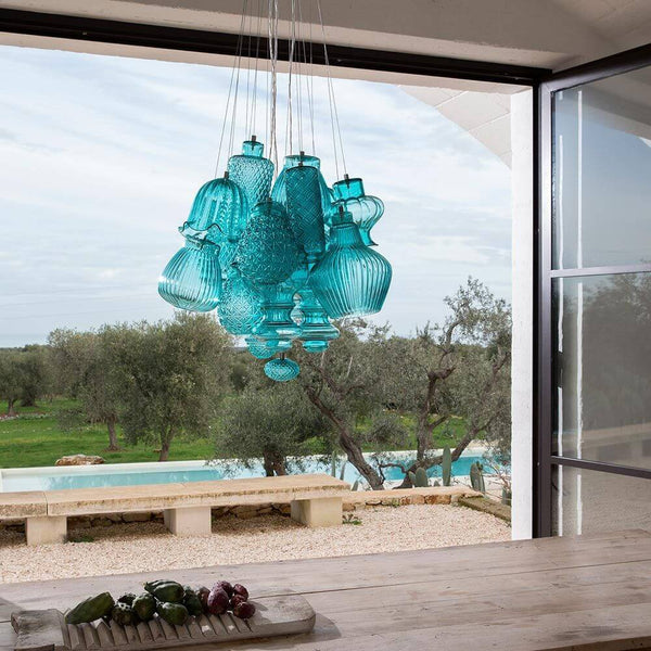 Karman Ceraunavolta Design-Hängeleuchte M als elegante Glas-Pendelleuchte über dem Esstisch mit modernem Ambiente