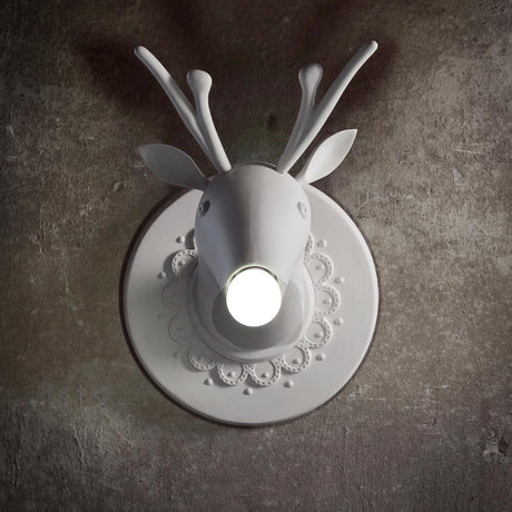Karman Marnin Wandleuchte Rentier an einer Wand, originelles Design für Beleuchtung in jedem Raum.