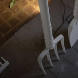 Karman Tobia LED lámpara de pie pitchfork blanco