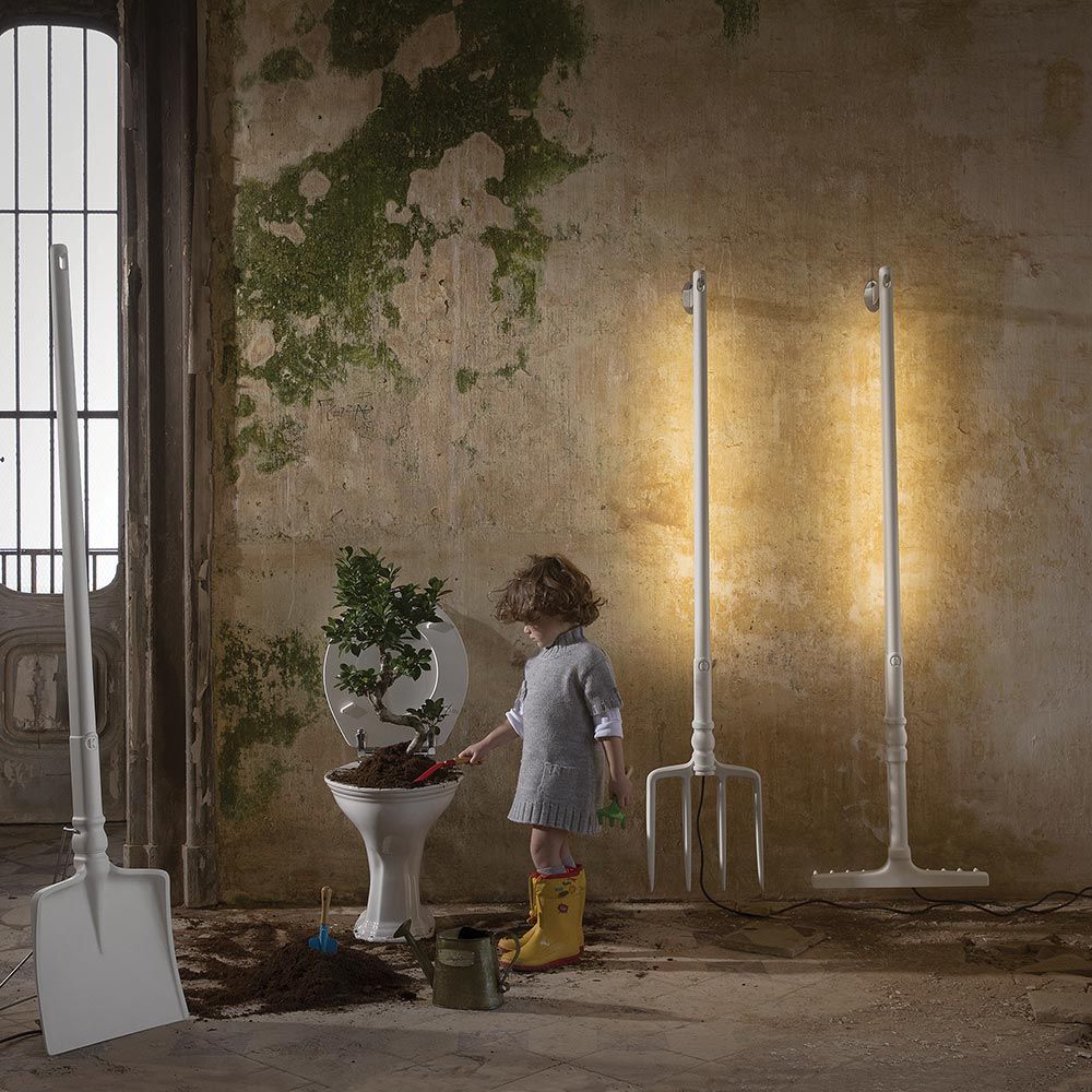 Karman Tobia LED lámpara de pie pitchfork blanco