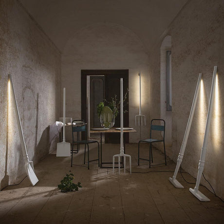 Karman Tobia LED LED Standing Lamp calcula branco