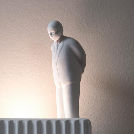 Karman Umarell Zubehör Mann stehend als Leuchtenzubehör für die Karman Lampe Umarell