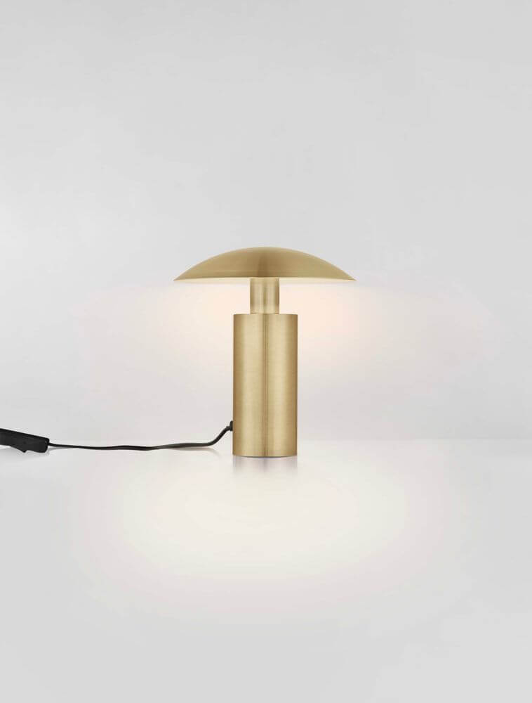 Karpos LED Tischleuchte Ø 20cm 3000K in Goldoptik mit warmem Licht, ideal für Schlafzimmer und Wohnzimmer.