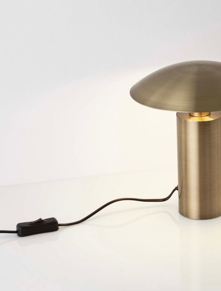 Karpos LED Tischleuchte Ø 20cm 3000K in edler Goldoptik mit sanftem Licht und modernem Design.