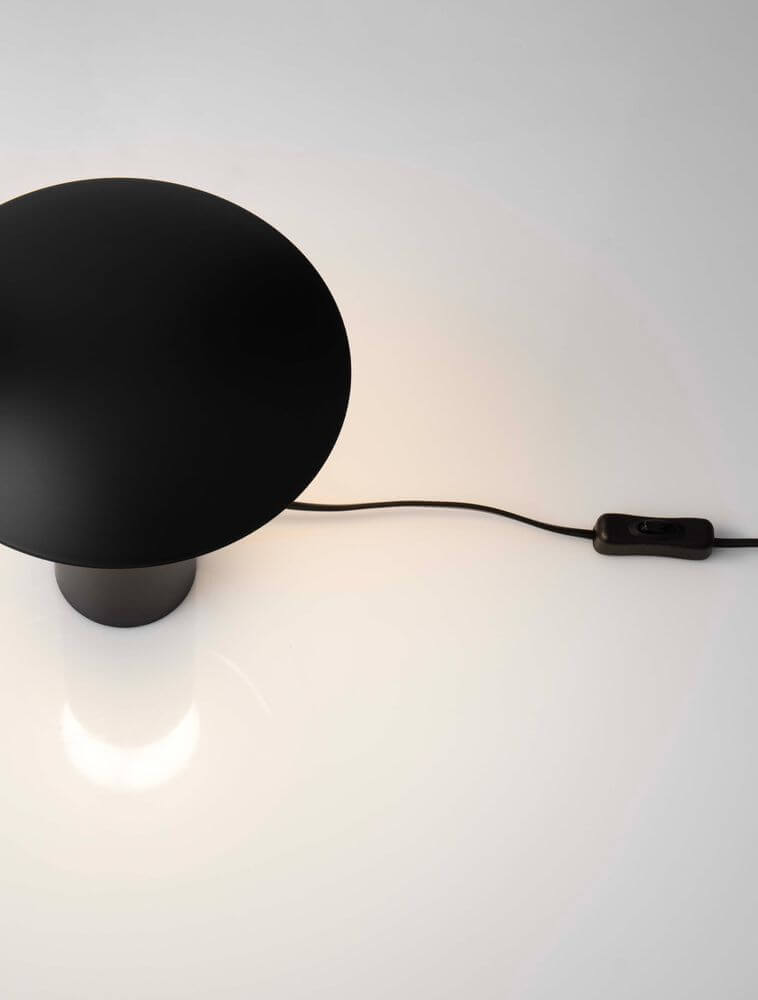 Karpos LED Tischleuchte Ø 20cm 3000K mit modernem, schlichtem Design und warmem Licht.