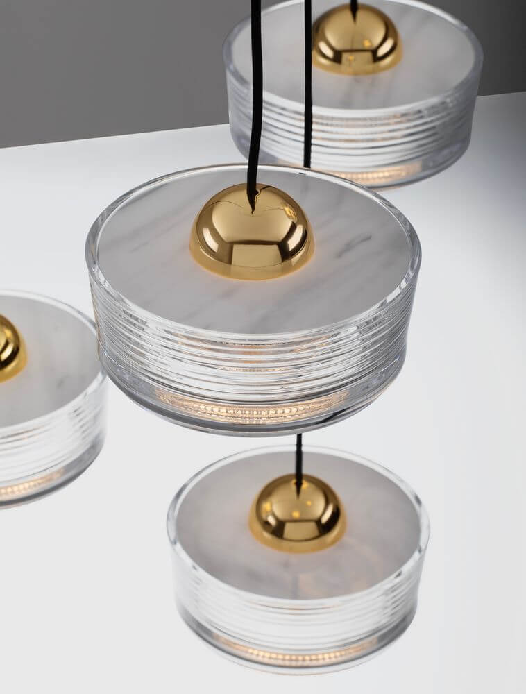 Keros LED Pendelleuchte 5-flammig 3000K Gold mit modernem Design und eleganten goldenen Akzenten.