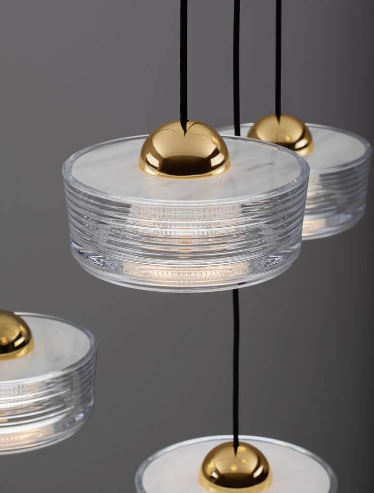 Keros LED Pendelleuchte 5-flammig 3000K Gold mit elegantem goldenen Deckel und klarem Glasdesign.