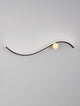 Kima LED Wandleuchte Geschwungen 3000K Schwarz, Gold mit elegantem Design und harmonischem Licht.