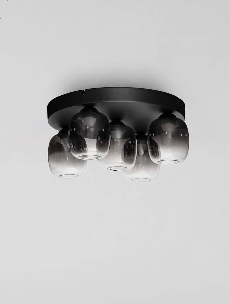 Kita LED Deckenleuchte 5-flammig Ø 45cm 3000K Schwarz, Rauch mit eleganten Glaskugeln.