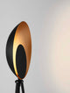 Kitro LED Stehlampe 3000K Schwarz, Gold steht elegant in modernem Design mit schwarzem und goldenem Lampenschirm.