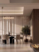 Klelia Pendelleuchte 6-flammig 3000K Gold in modernem Esszimmer mit eleganter Einrichtung.