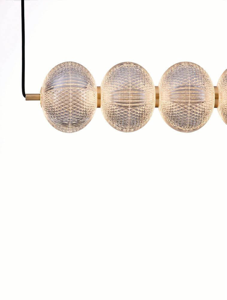 Klelia Pendelleuchte 6-flammig 3000K Gold mit eleganten Glaskugeln und goldenen Details.