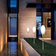 Moderne Außenbodenleuchte Spillo 150cm mit IP65 Schutz, elegante Lichtquelle im Garten.