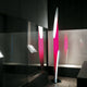 Kundalini Design-Stehlampe Shakti 200cm mit dimmbaren Glühbirnen in modernem, minimalistischen Raum.