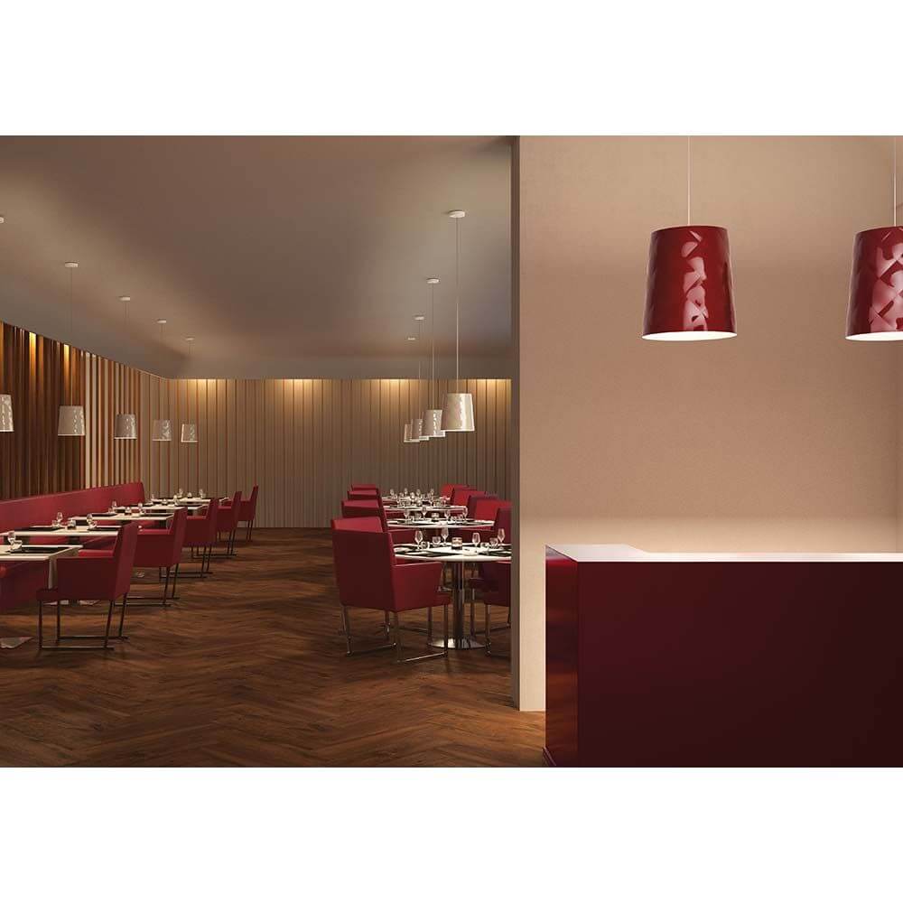Kundalini Hängelampe New York Ø 33cm in modernem Restaurant mit rotem Interieur