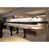 Pendelleuchte Nami 150cm aus gebogenem Glas, dimmbar, mit modernem Design und harmonischer Lichtverteilung.
