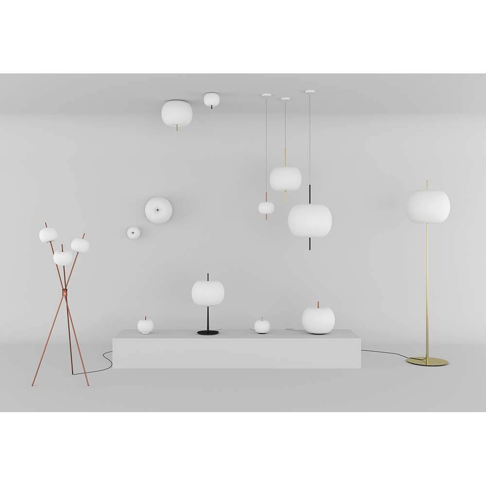 Kundalini LED Stehleuchte Kushi Dreibein 140cm Dimmbar, moderne Lampen in runder Form auf weißem Hintergrund.