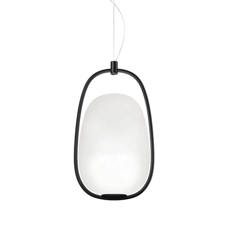 Kundalini Pendellampe Lanna Ø 22cm H 40cm Opalglas in modernem Design mit schwarzem Metallrahmen.