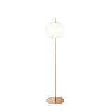 Kundalini Stehlampe Kushi XL mit Opalglasschirm, dimmbar, 183cm hoch, modernes und organisches Design.