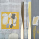Kundalini Stehleuchte Evita 190cm Dimmbar vor abstracten Wandfarben und Texturen