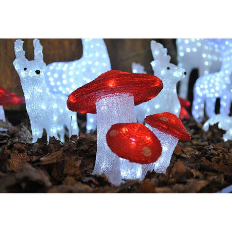 LED Acryl Fliegenpilz 3er-Set 48 Kaltweiße Dioden IP44 auf einem winterlichen Deko-Hintergrund.